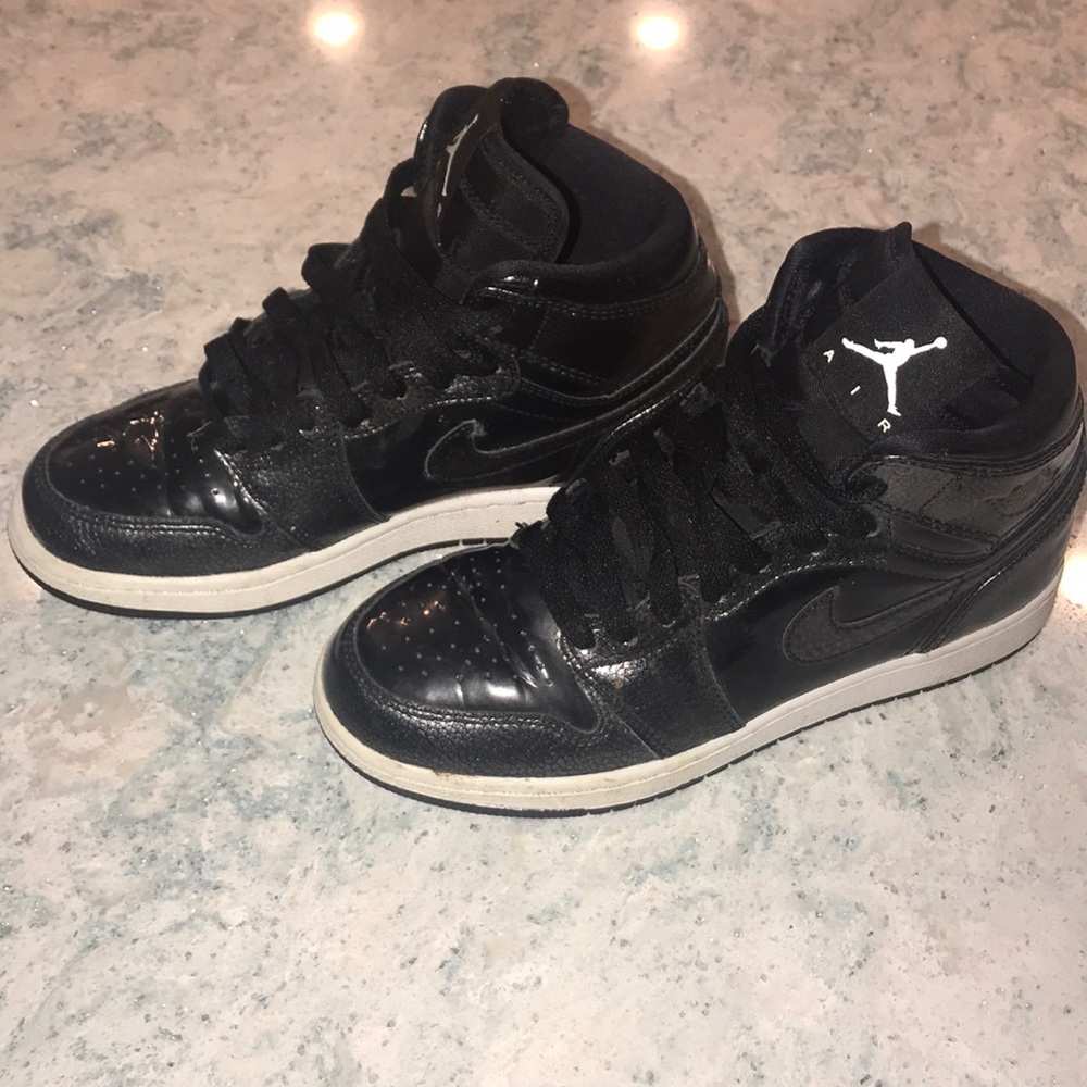 Black Jordan 1 Retro sz 4 Patent Leather - Picture 4 of 6